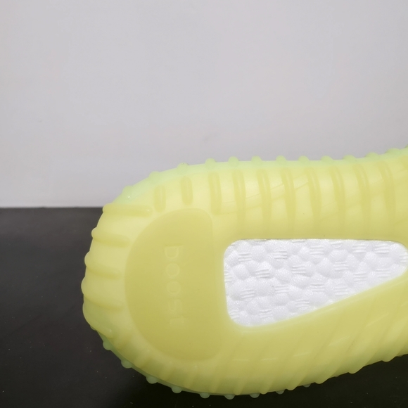 Yeezy boost 350 V2 GID GLO UA - Picture 7 of 7